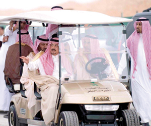 فيصل بن بندر يدشن أعمال تركيب جسور مترو الرياض على مسار الخط الأصفر
