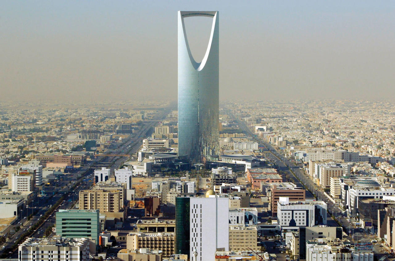 "مال" ترصد أبرز 10 حالات للاندماج في السوق السعودية .. "ساب" و"الأول" سيكون اضخمها