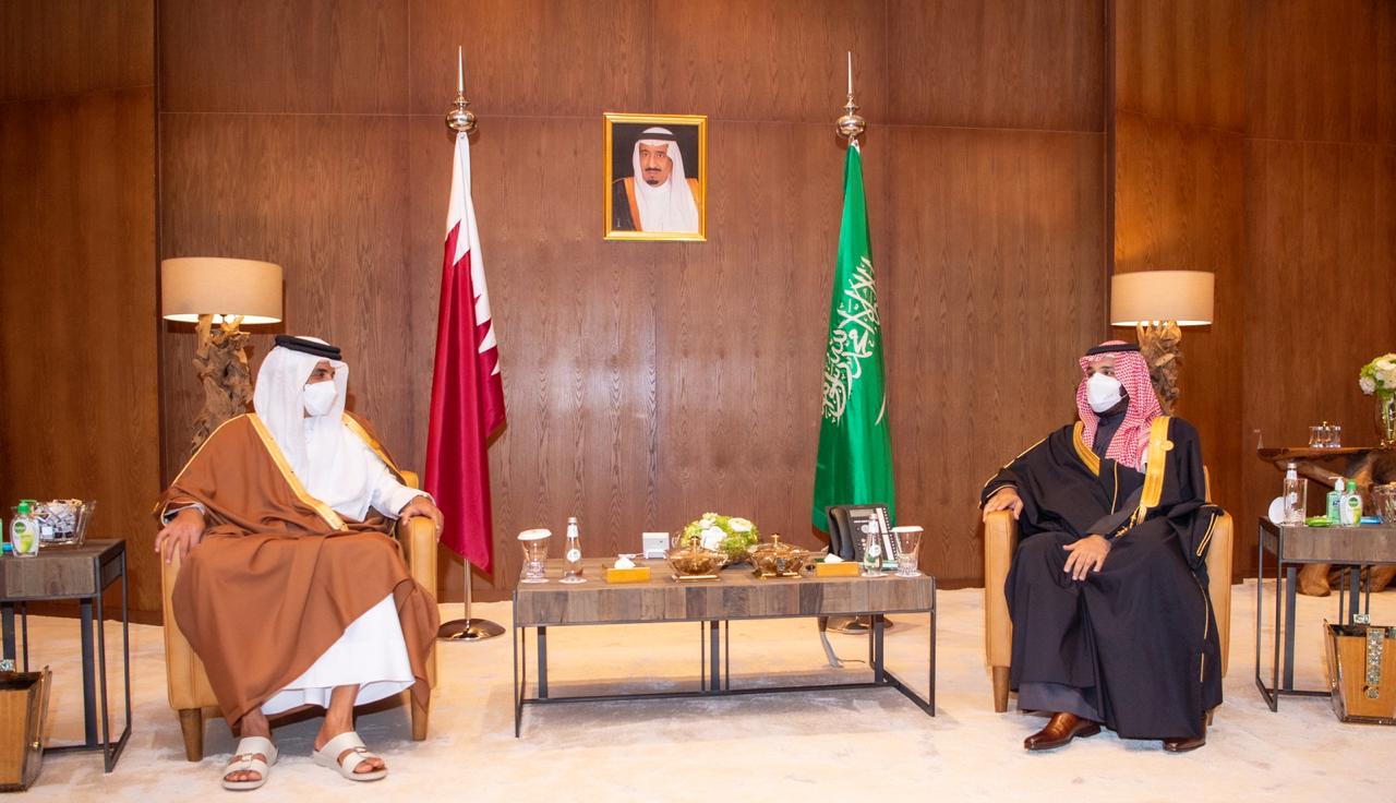 ولي العهد يلتقي أمير قطر و يستعرضان العلاقات الثنائية وسبل تعزيز العمل الخليجي المشترك