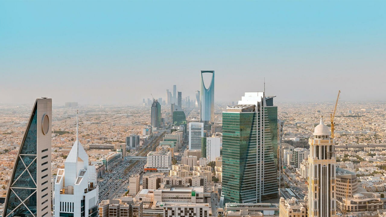 وزارة المالية تعلن الأرقام الفعلية المتحققة في ميزانية 2021 .. ارتفاع الإيرادات 35 مليار بسبب
