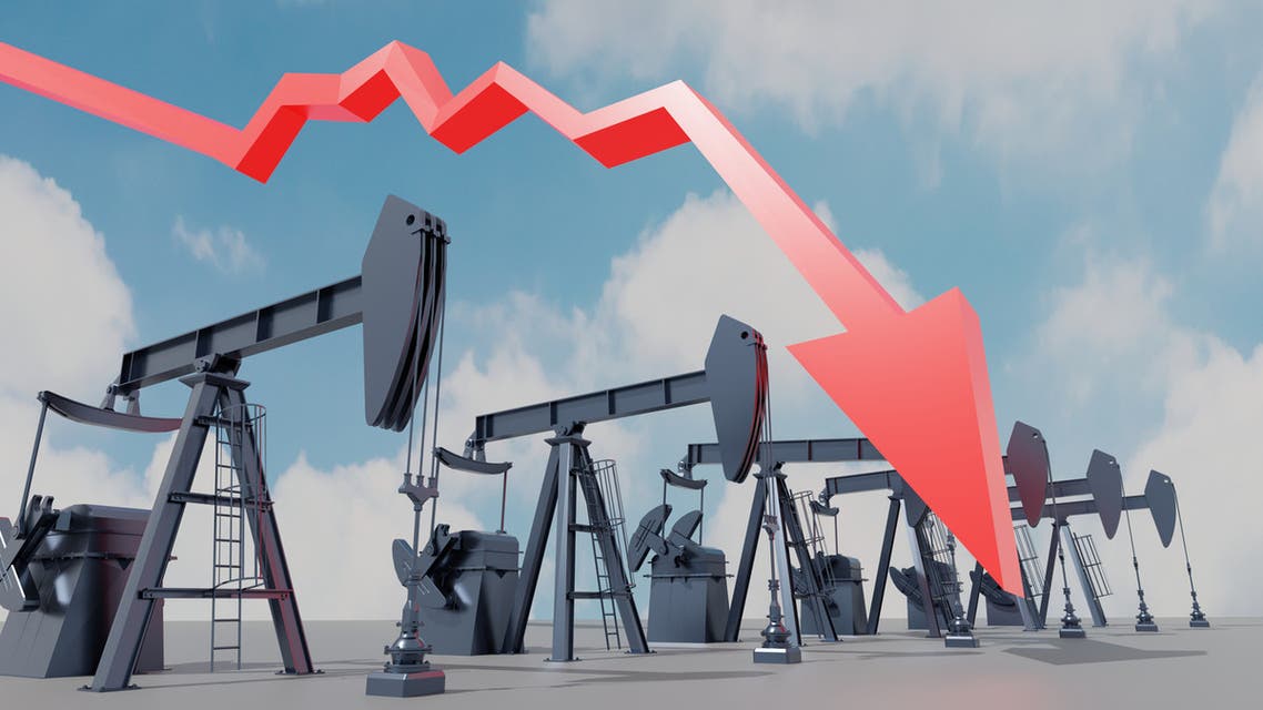 اسعار النفط تواصل التراجع وبرنت يهبط 5.7% وسط مخاوف زيادة المعروض وسلالة كورونا الجديدة