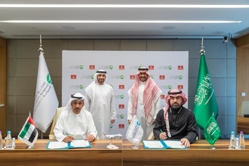 الهيئة السعودية للسياحة وطيران الإمارات يُوقِعان مذكرة تفاهم إستراتيجية
