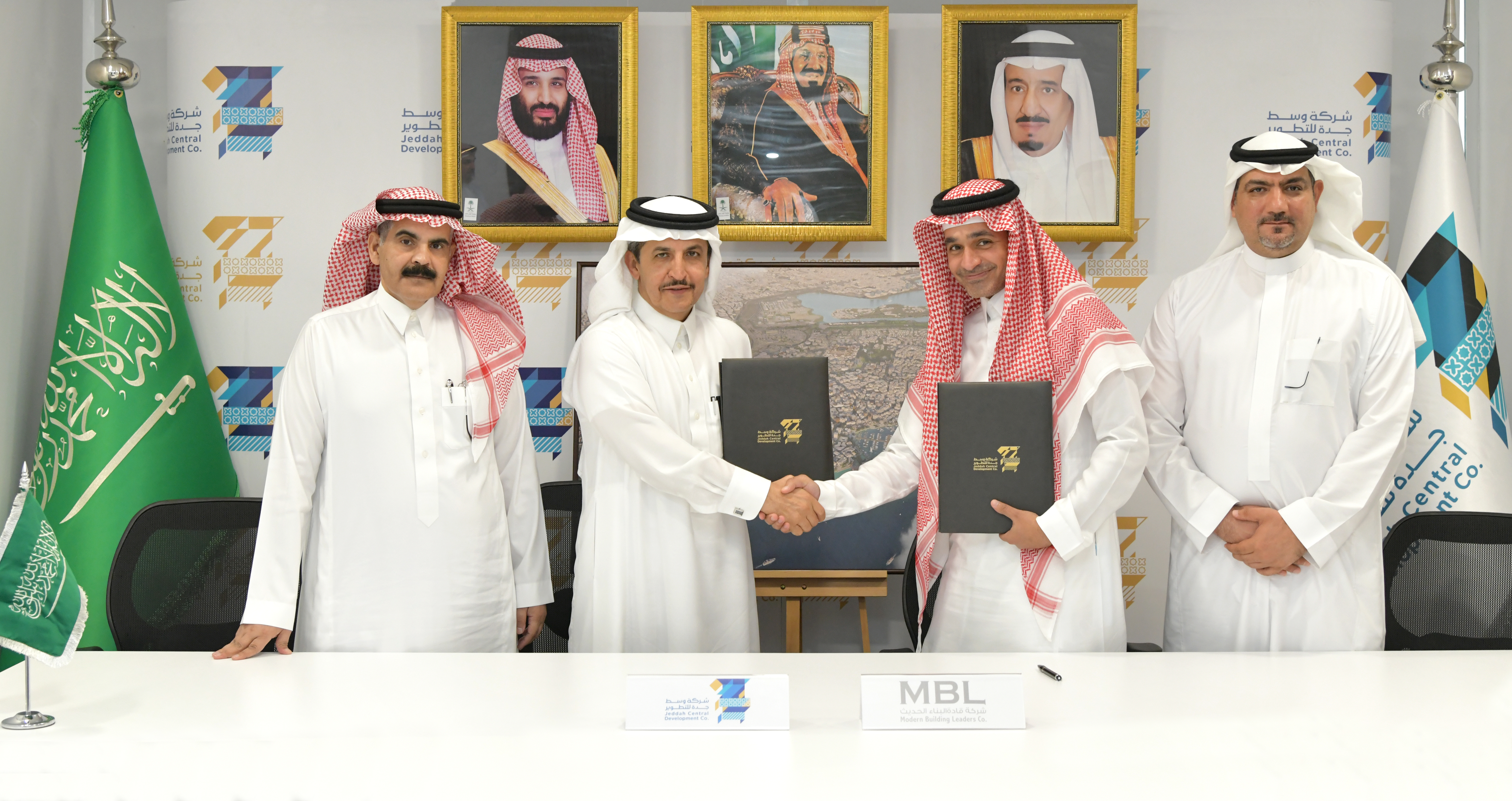 «وسط جدة للتطوير» و«قادة البناء الحديث» توقعان عقداً لتهيئة الموقع