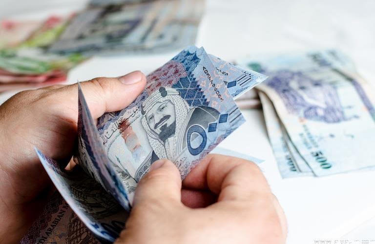 تعرف على ضوابط مكافآت أعضاء مجالس الإدارة وكبار التنفيذيين بالشركات المساهمة السعودية