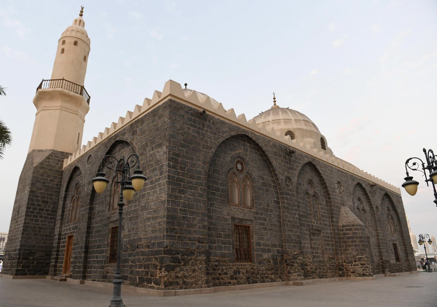 مسجد الغمامة .. معلم تاريخي وأثري ارتبط بالسيرة النبوية يستقطب زائري المدينة