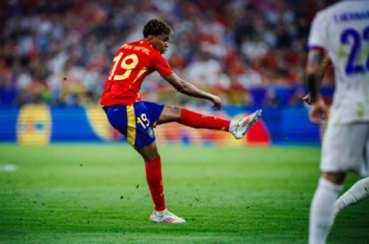 طفل برشلونة ومعجزة إسبانيا .. قصة أغلى لاعب ناشئ في العالم بقيمة سوقية 90 مليون يورو