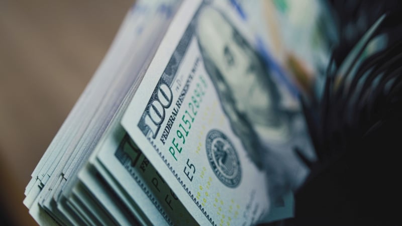 Dollar steady near multi-week lows as Fed rate-cut bets build, yen rise