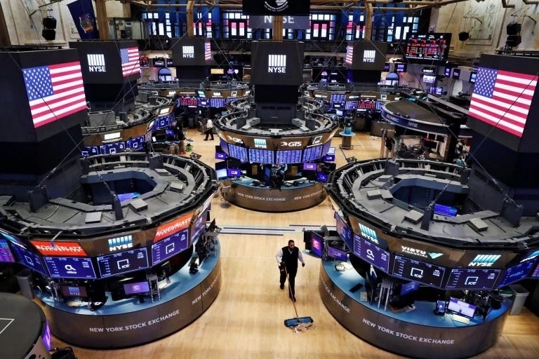 ارتفاع مؤشرات الأسهم الأمريكية مع ترقب قرار الفيدرالي بشأن الفائدة
