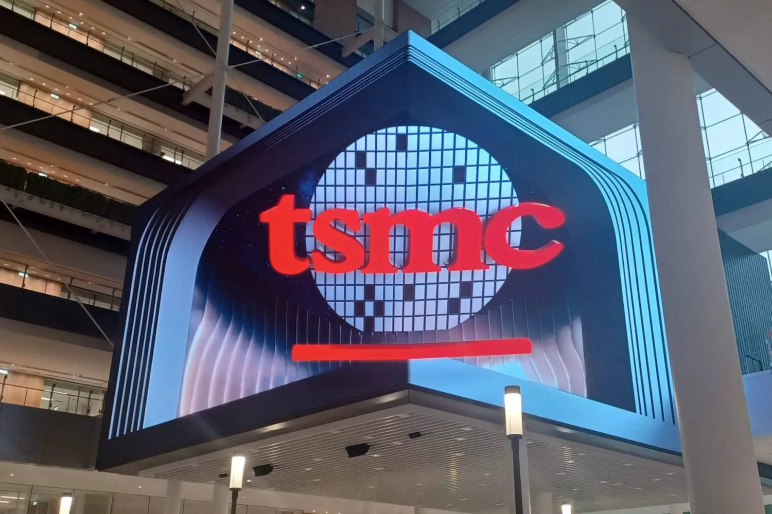 TSMC تكشف عن تقنية جديدة لتصنيع رقائق تعزز أداء تطبيقات الذكاء الاصطناعي