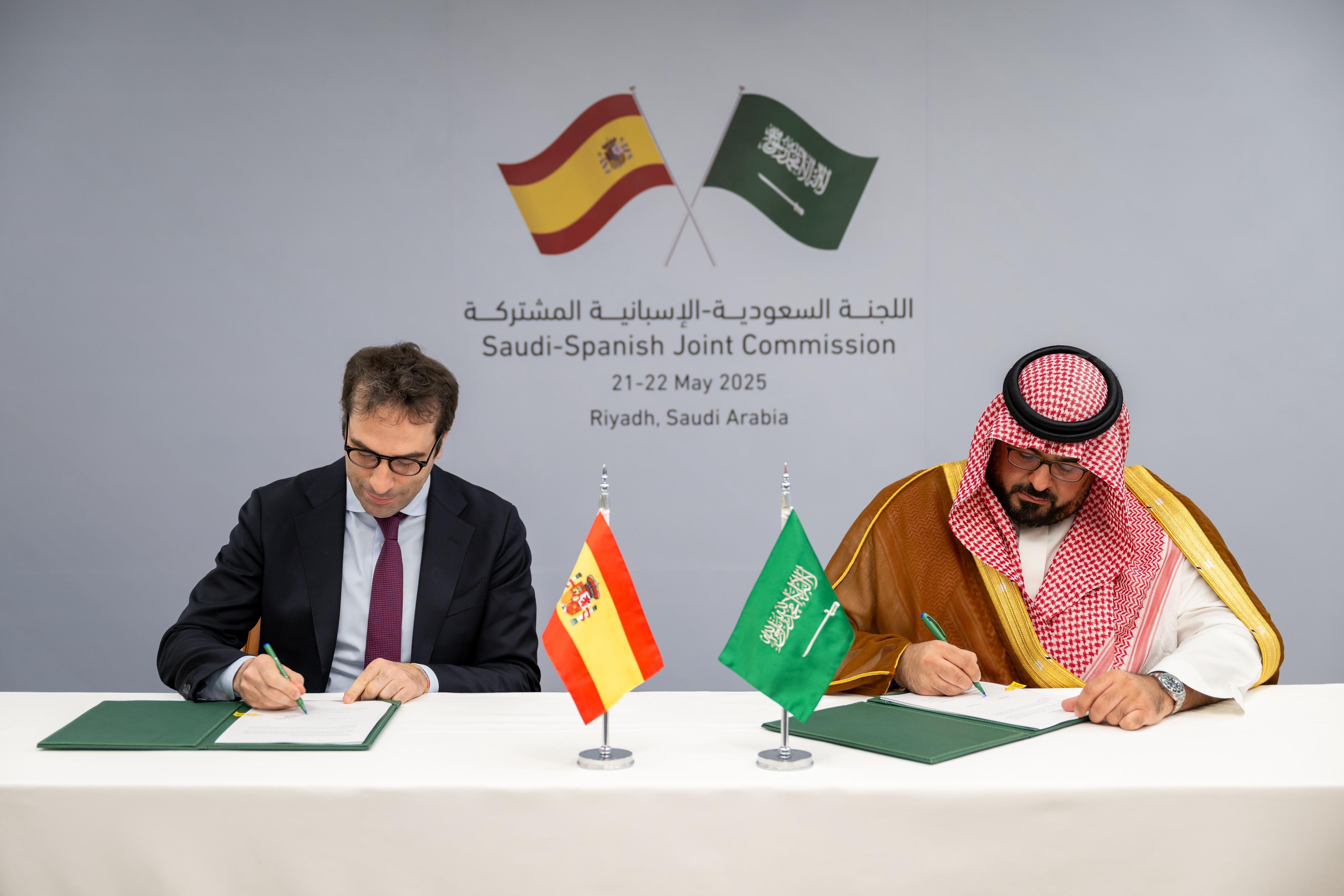 السعودية وإسبانيا توقعان مذكرة تفاهم لتنسيق الجهود في مجالات النمذجة الاقتصادية