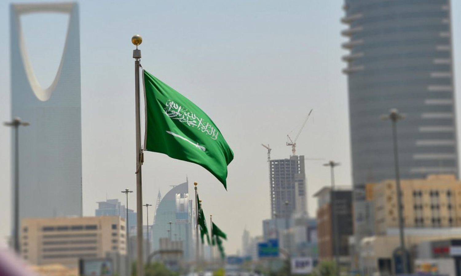 بدعم من نمو القطاع غير النفطي  .. «ستاندرد آند بورز » ترجح رفع التصنيف الائتماني للسعودية