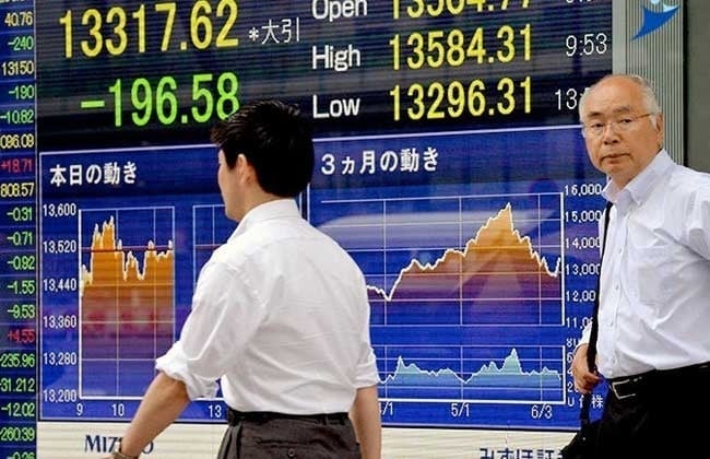 Nikkei Index Falls from Record High on Japanese Rate Hike Fears