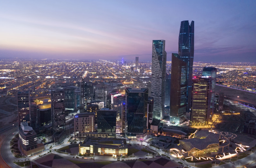 اقتصاديون لـ (مال): تحقيق مستهدفات رؤية 2030 قبل موعدها يعكس واقعية التخطيط ويعزز تنويع الاقتصاد
