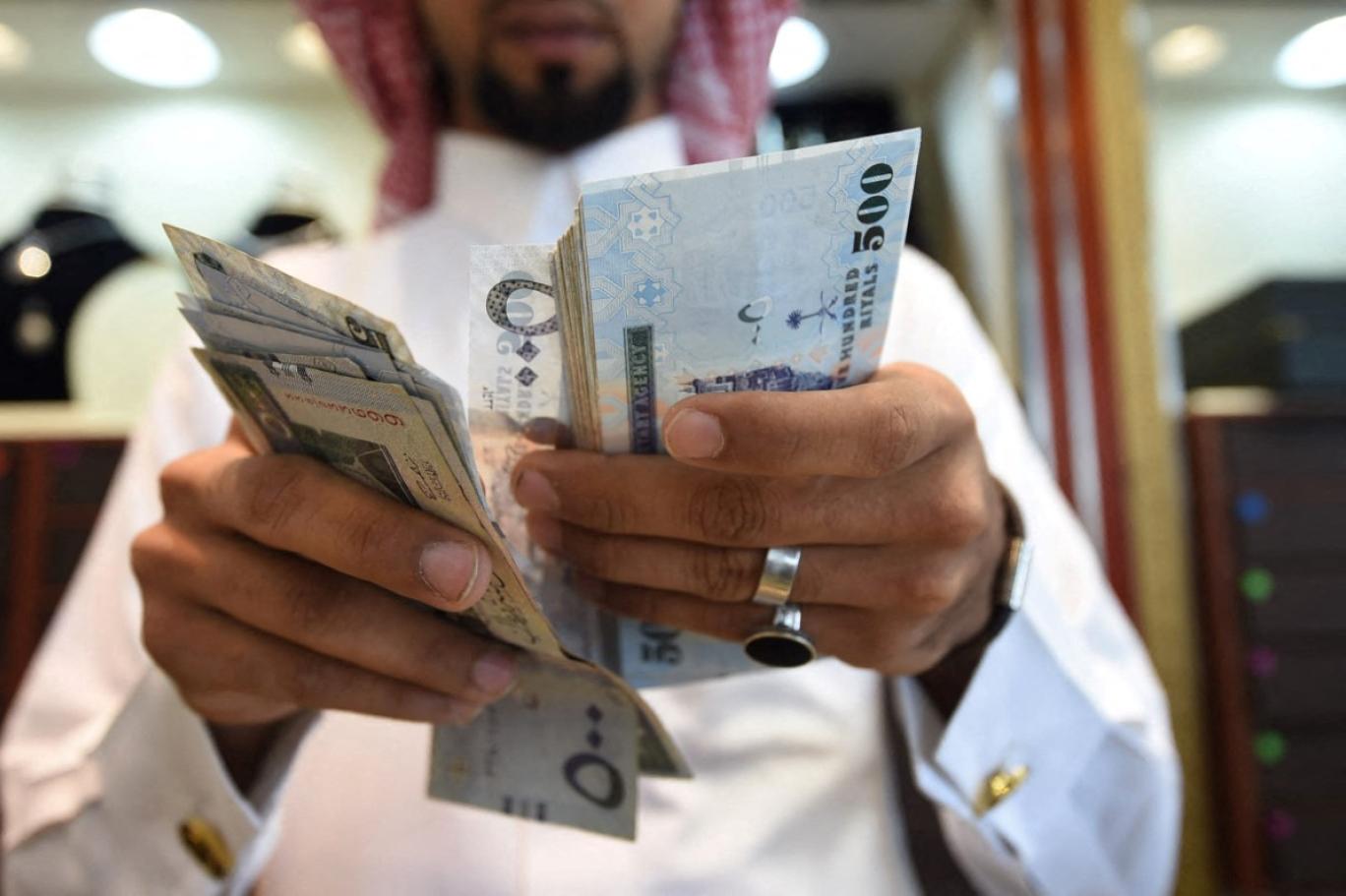 رواتب وبدلات موظفي الحكومة تستحوذ على 42.3% من مصروفات الميزانية السعودية خلال 9 أشهر