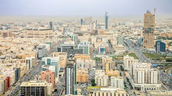 اقتصاديون: السماح للشركات المدرجة تملك العقار في المملكة فرصة لتوسيع الأنشطة وتوفير الوظائف وتطوير