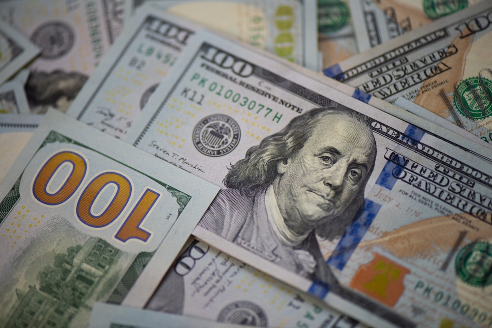 US dollar continues its gradual decline as the world's reserve currency