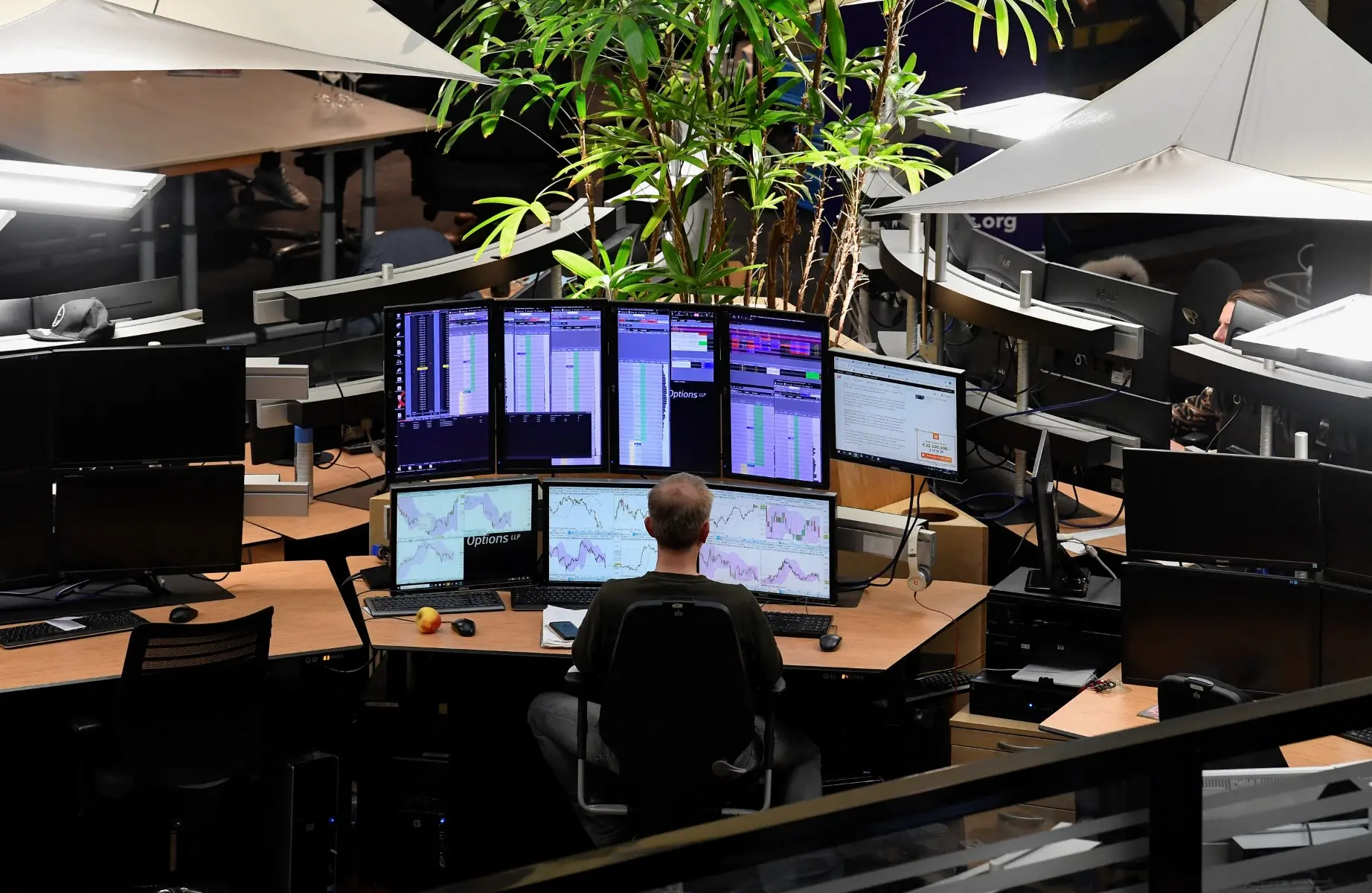 European stocks fall due to losses in the technology sector