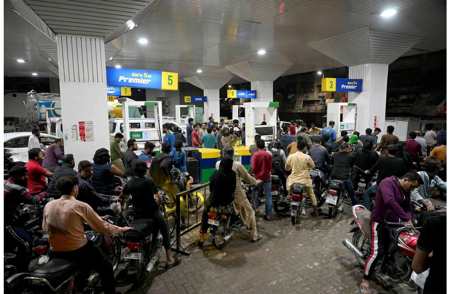 Pakistan raises diesel prices by 54.9% and gasoline prices by 42.7%