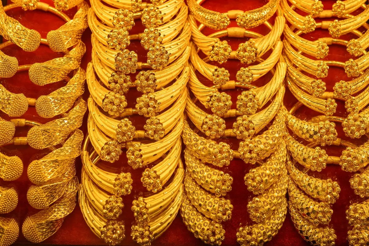 Gold Receives Boost from Iran Truce: How Are Investors Thinking About the Safe Haven?