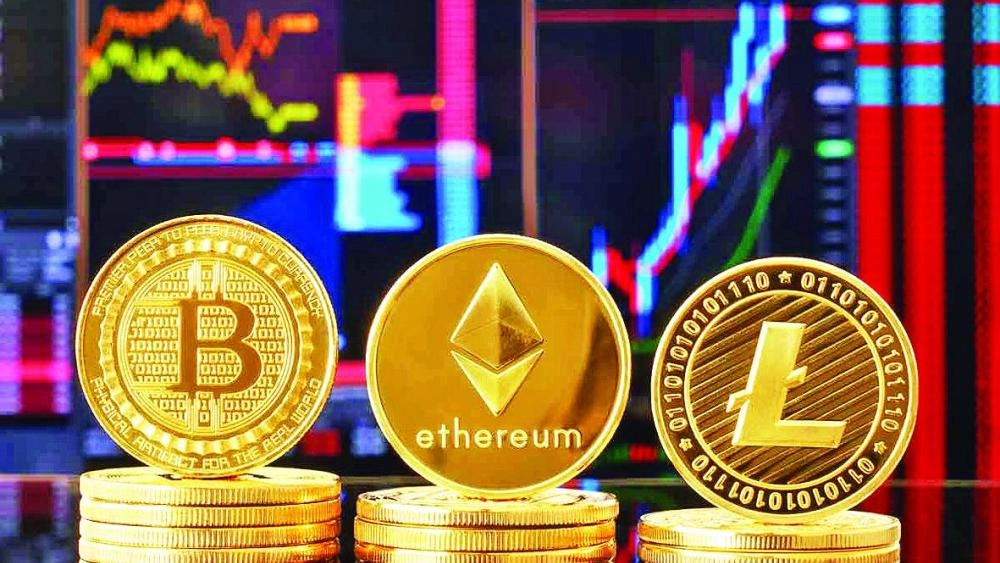 البيتكوين تتراجع دون 72 ألف دولار .. والإيثريوم تهبط 4%