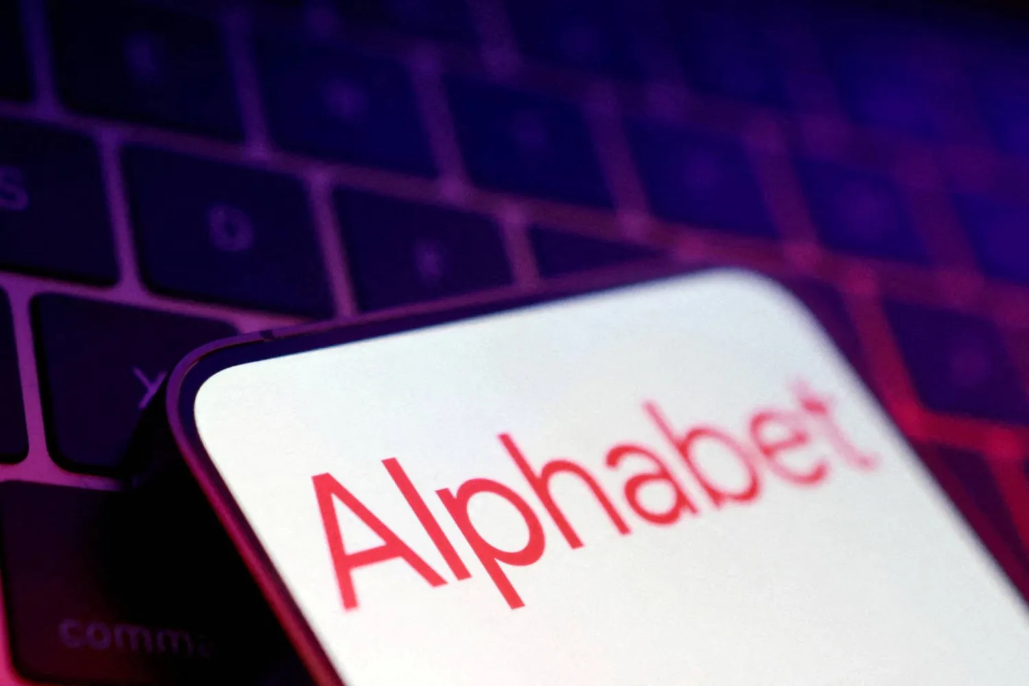 Alphabet Stock Soars 160% in One Year, Analysts Call It the Best Option Ever