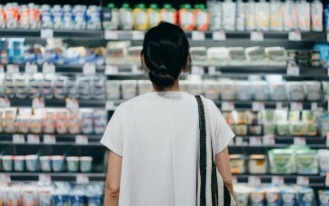 5 economic signals suggest U.S. consumers are feeling the strain