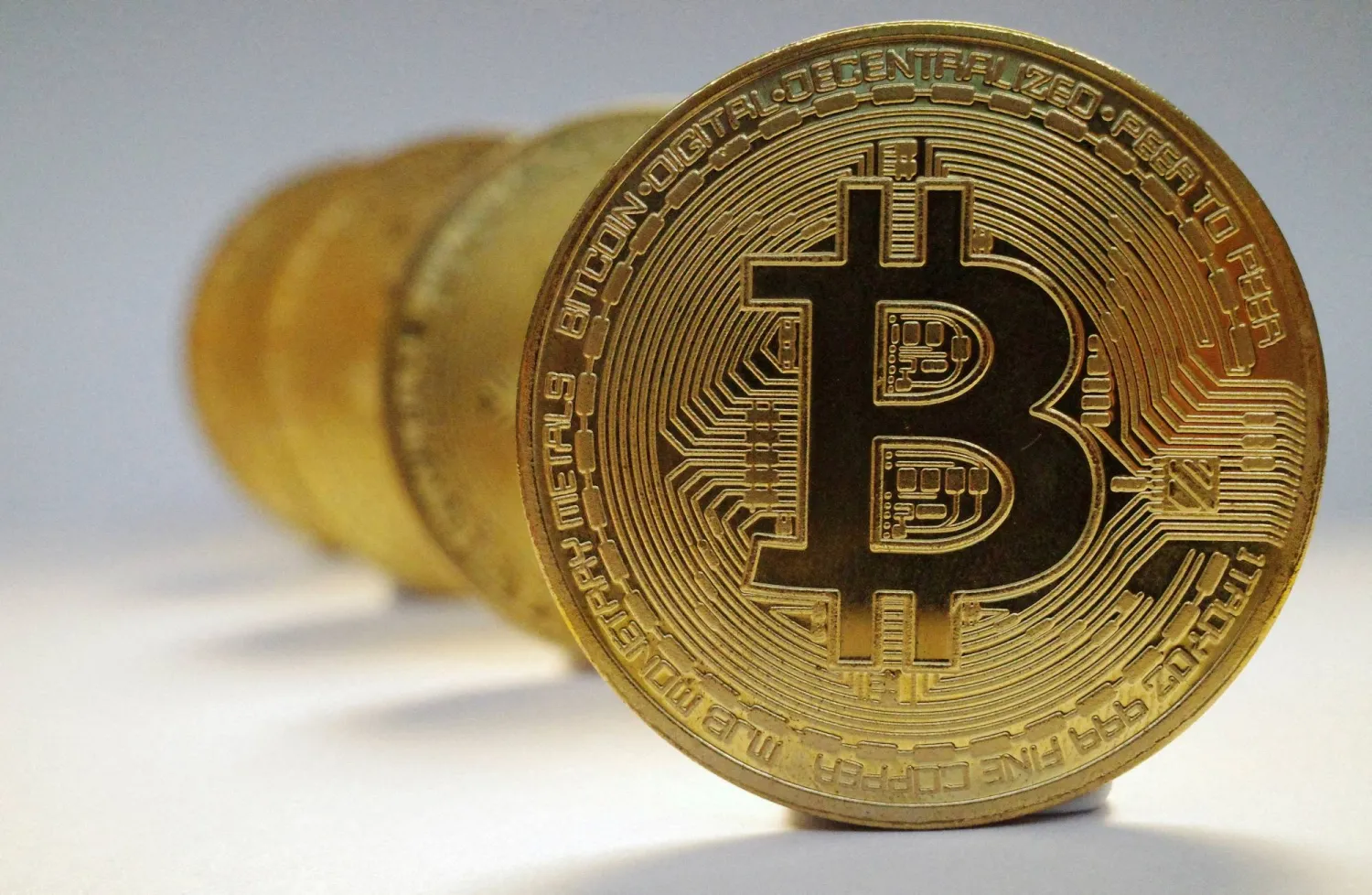 Bitcoin Leads Sharp Decline, Wiping $2 Trillion from the Cryptocurrency Market