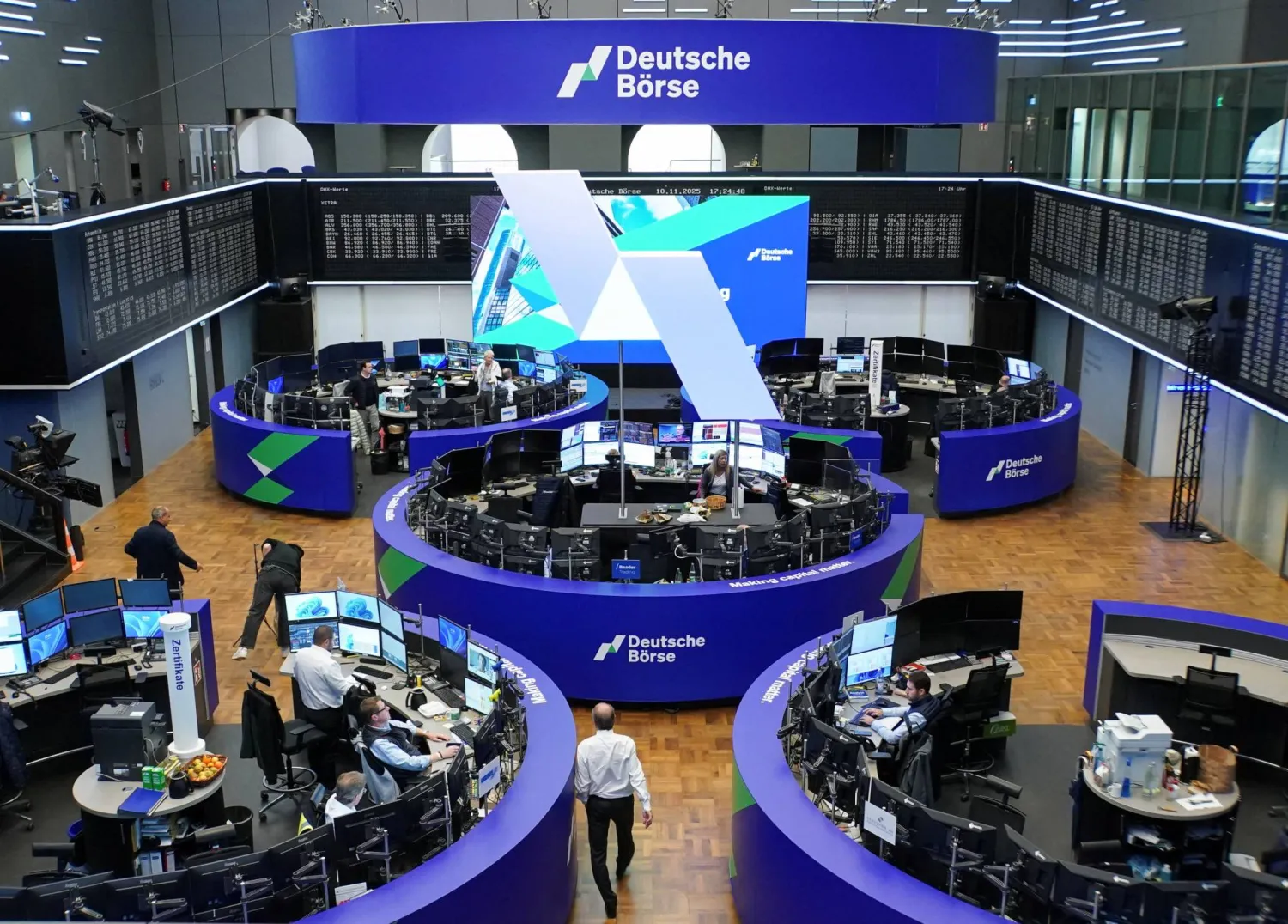 European stocks steady amid hopes of a Middle East deal