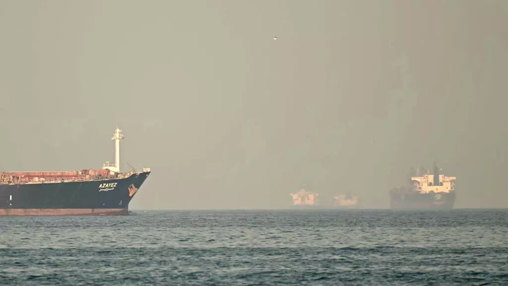 (S&P): Energy flows through the Strait of Hormuz will be gradual and face operational bottlenecks