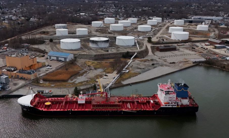 Major Wall Street Banks Lower Oil Price Forecasts as Gulf Supply Recovery Accelerates