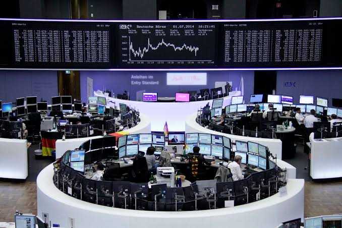 European shares down, pressured by the tech sector and interest rate concerns